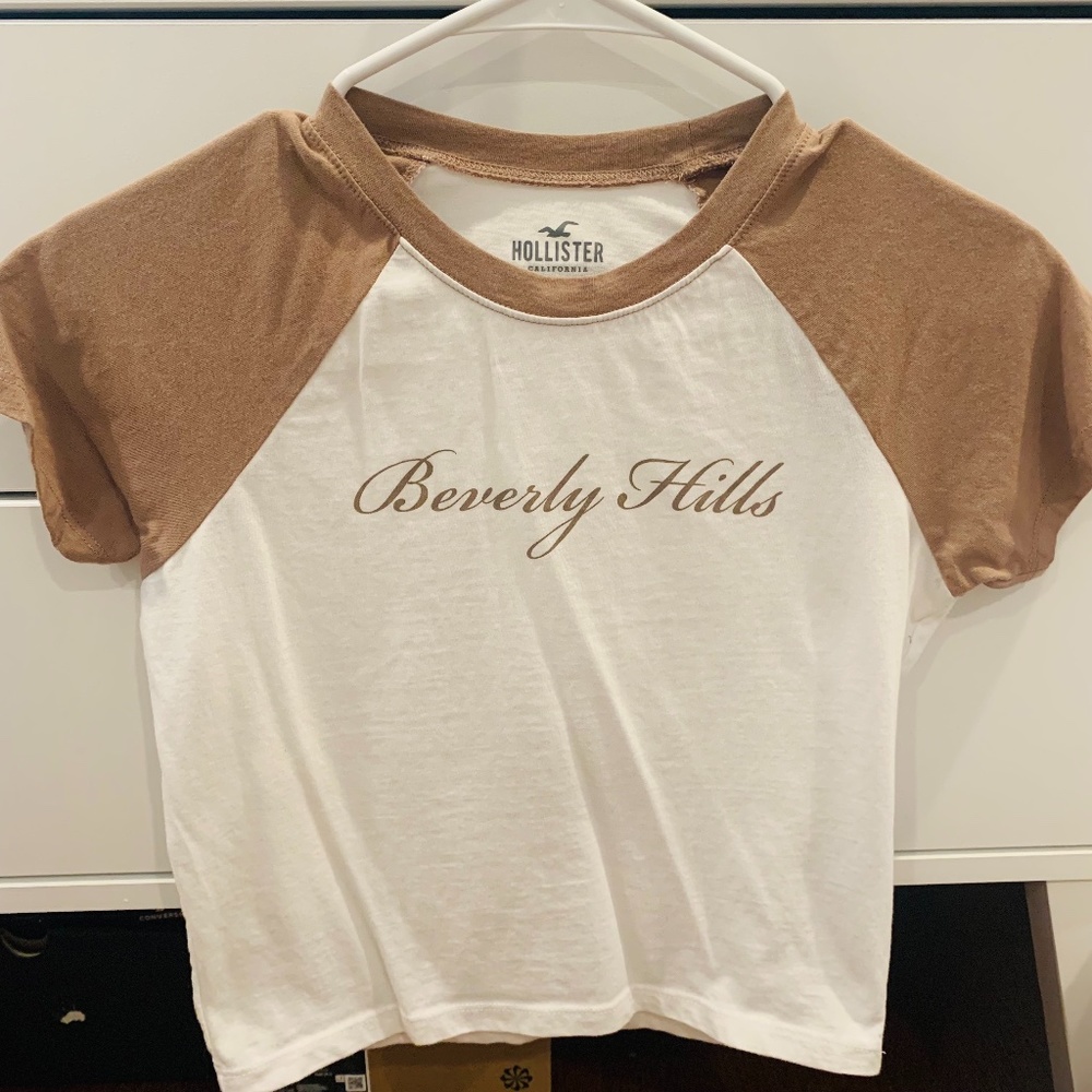 Size XS Hollister Brown and White Baseball Style Short Sleeve Cropped Tee